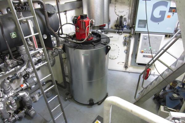 Thermal oil heating systems for maritime and inland shipping